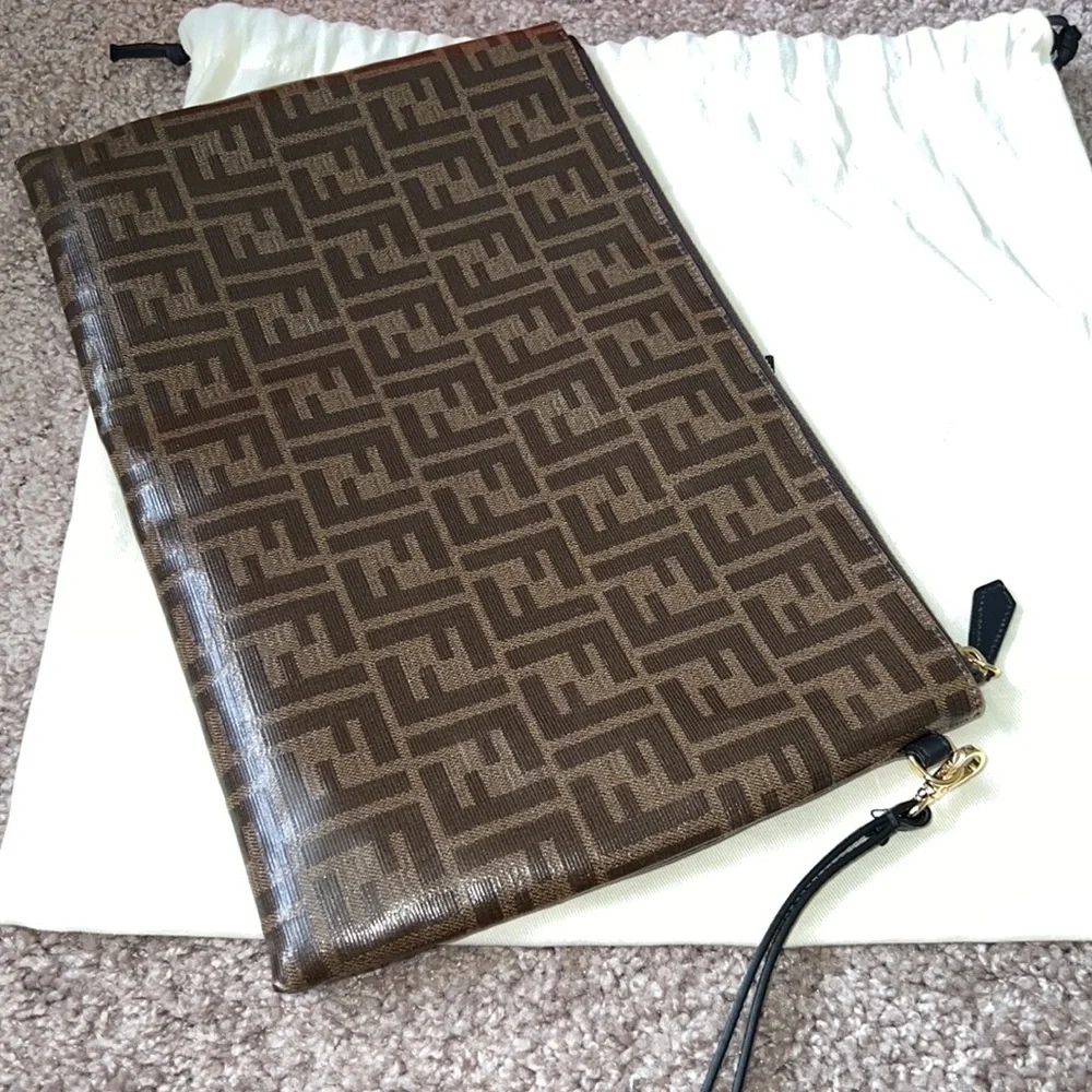 Large Fendi Pouch - Picture 3 of 4